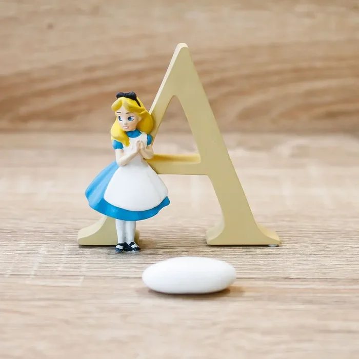 “A” Alice nel Paese delle Meraviglie Disney