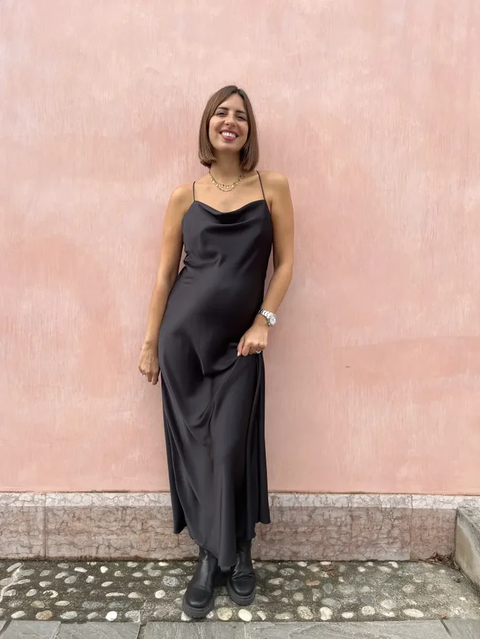 ABITO SCOLLATO SCHIENA Online ora