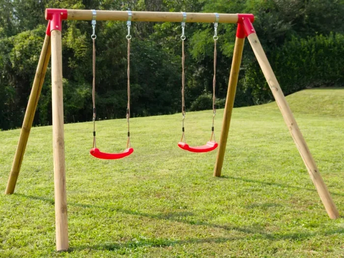 Altalena da Giardino 2 Posti in Legno con Pali Tondi