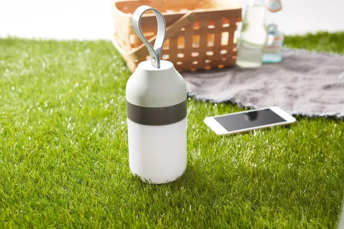 Altoparlante Bluetooth con Lampada LED 7,6×7,6×1,5 cm in Plastica Grigio - immagine 2