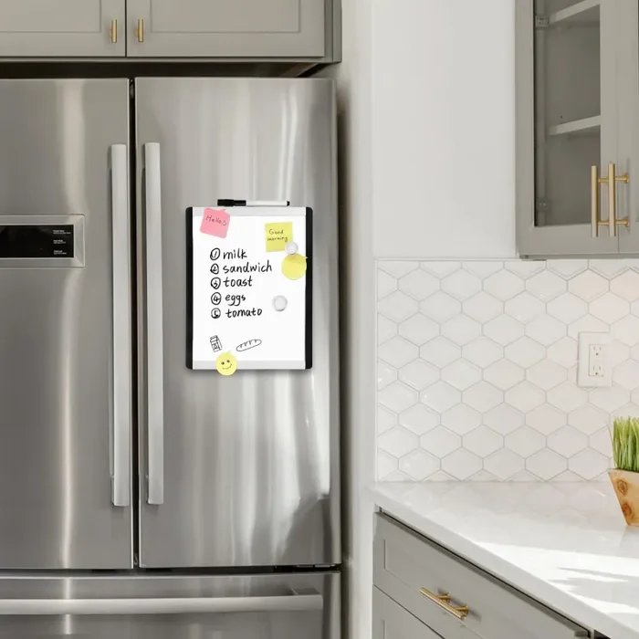 Amazon Basics Lavagna magnetica cancellabile a secco, telaio in plastica/alluminio, 21.6 x 28 cm, Bianco Moda - immagine 3