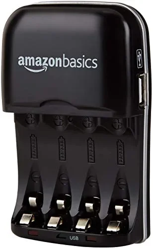 AmazonBasics – Carica batterie con porta USB per Ni-MH AA e AAA