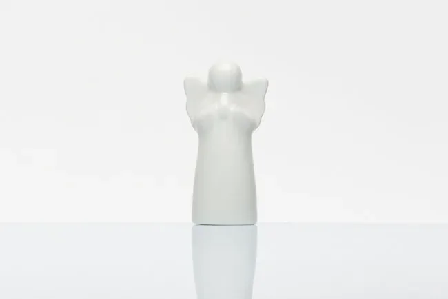 ANGELO IN PORCELLANA BIANCA DECORATIVO (h.7,5cm)