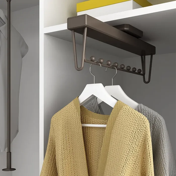 Appendiabiti Estraibile per Armadio 44,5 cm in Alluminio Chiusura Soft Emuca Moka - immagine 2