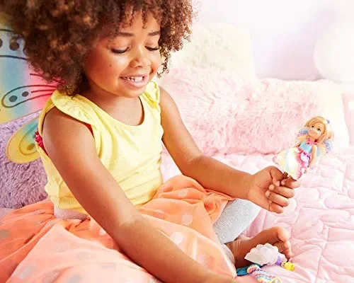 Barbie Chelsea Moda da Favola con Una Bambolina e 3 Look Multicolore - immagine 2