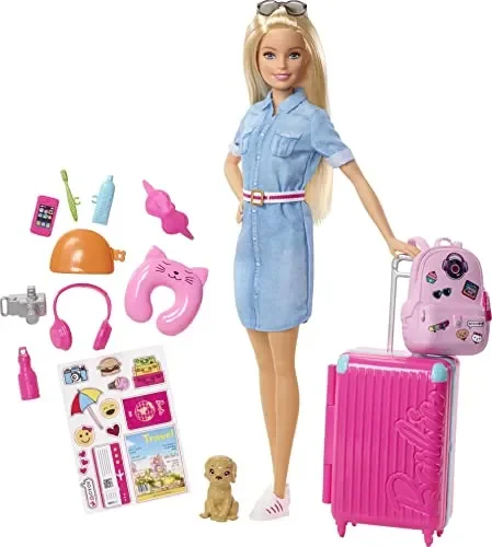 Barbie Set da Viaggio – Bambola con Valigia Apribile e Cucciolo – Abito di Jeans – Adesivi – 10+ Accessori – Regalo per Bambini 3+ Anni, FWV25