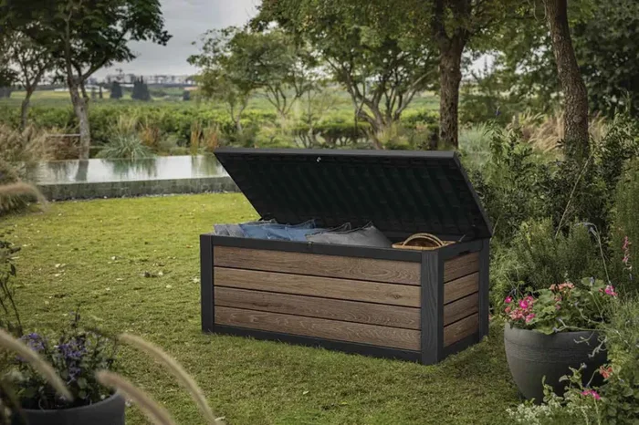 Baule da Esterno Keter Deco Box 150G 151,7×72,5×70 cm in DecoCoat Effetto Legno Noce - immagine 3