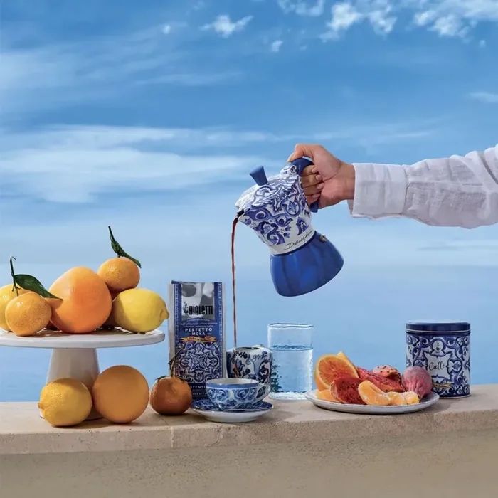 Bialetti Moka Induction Dolce&Gabbana Blu Mediterraneo 6 Tazze Vendita calda - immagine 3