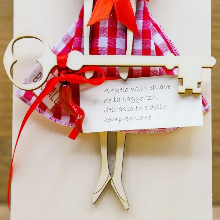 Bimba/Angelo della Chiave con Abito Rosso a Quadri Beccalli - immagine 3