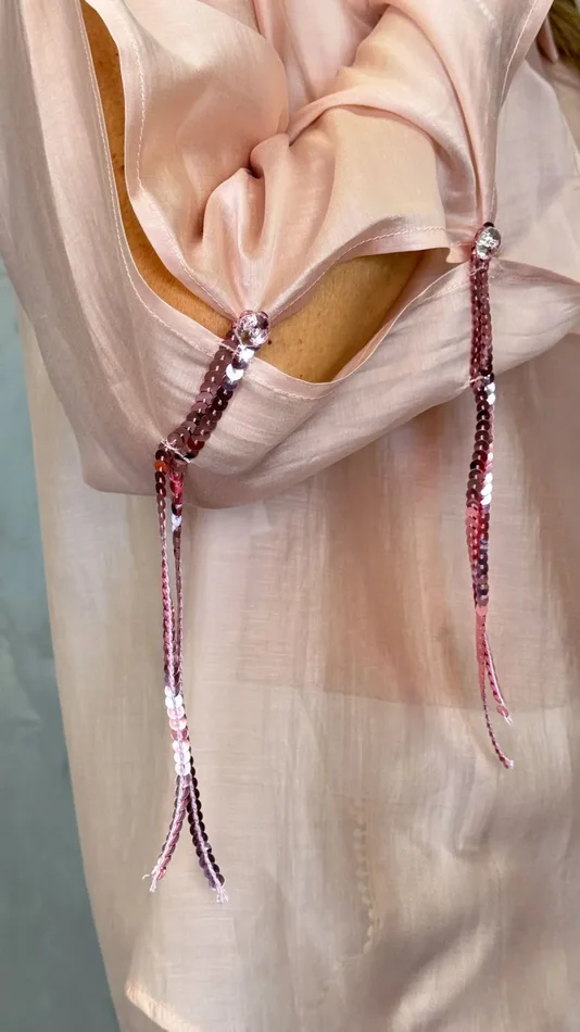 BLUSA CON SPACCHI SULLE MANICHE - immagine 3