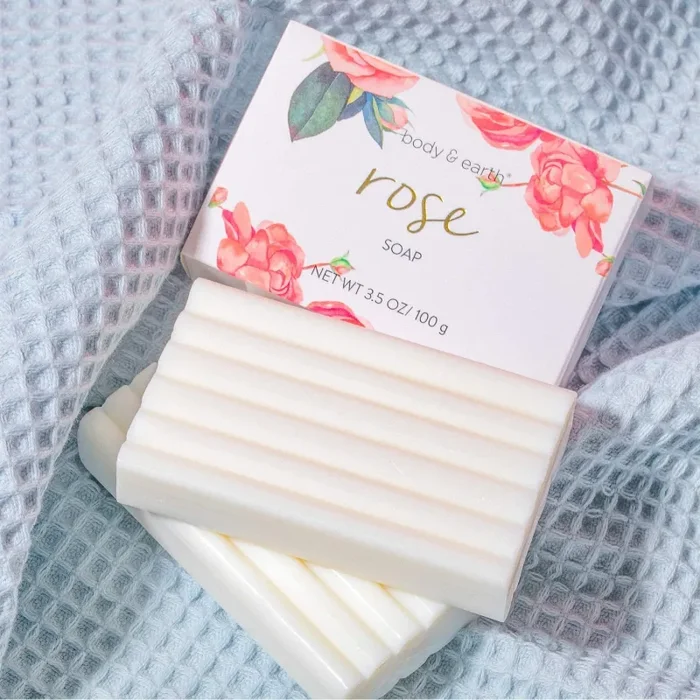 Body & Earth Set Crema Donna Regalo 5 PCS, Bagnoschiuma, Crema Mani, Lozione Corpo, Burro per Corpo, Confezione Idee Regalo Donna San Valentino, Compleanno, Anniversario o Festa, Profumo Rosa - immagine 3