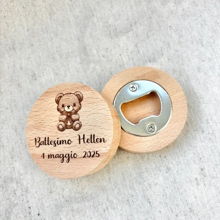Bomboniera apribottiglia rotondo in legno di Faggio a tema personalizzabile per qualsiasi evento(Matrimonio, Battesimo, Comunione, Cresima) Online