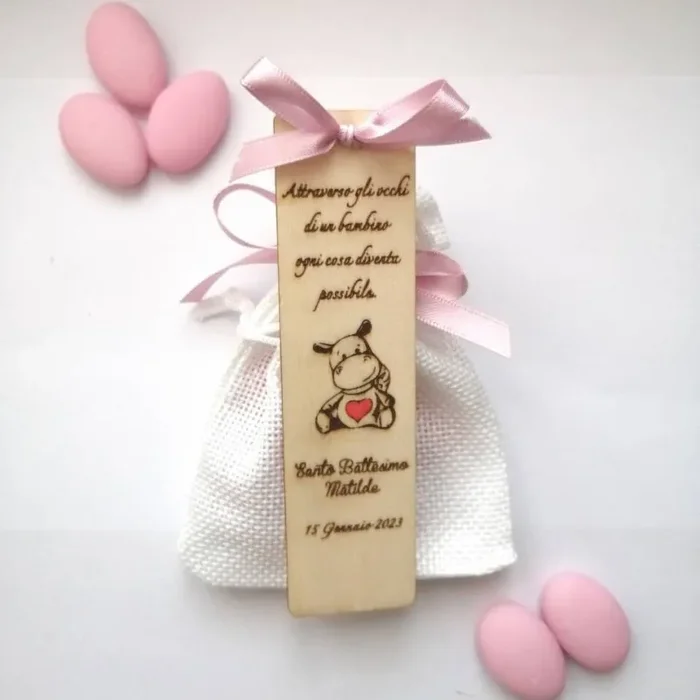 Bomboniera BATTESIMO Segnalibro in LEGNO con Animali incisione personalizzata dimensione 12cm x 3cm Leoncino Ippopotamo Giraffa Elefantino - immagine 2