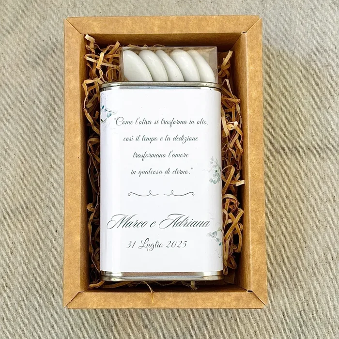 Bomboniera Cofanetto con Latta di Olio EVO Pugliese da 175ml o 250ml con etichetta personalizzabile con confetti - immagine 3