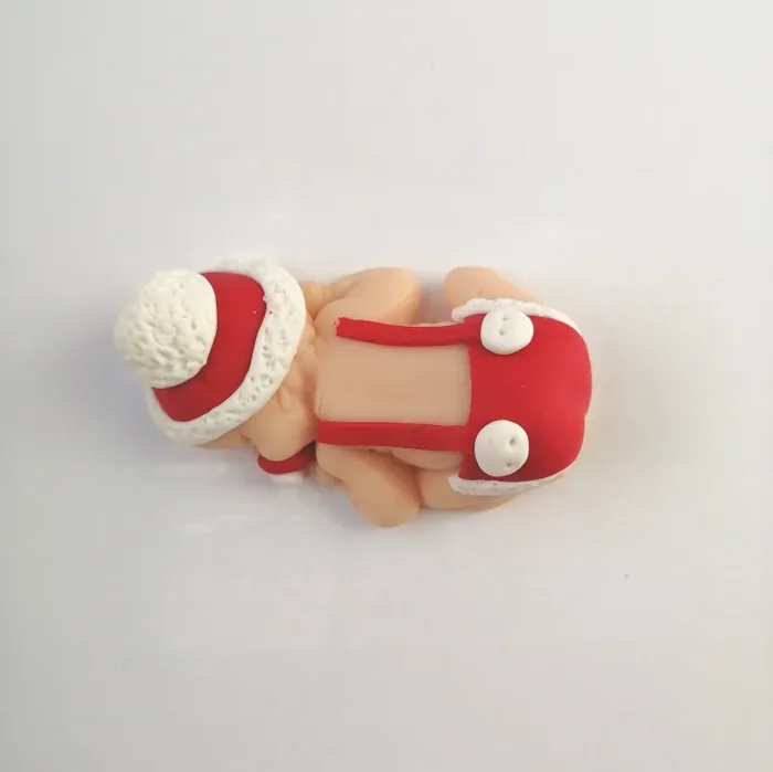 Bomboniera nascita/battesimo per bimbo in fimo Natale cappellino Babbo Natale Christmas Noel - immagine 2