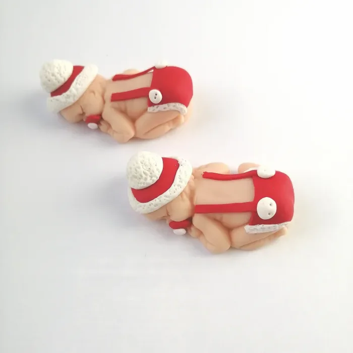 Bomboniera nascita/battesimo per bimbo in fimo Natale cappellino Babbo Natale Christmas Noel - immagine 3