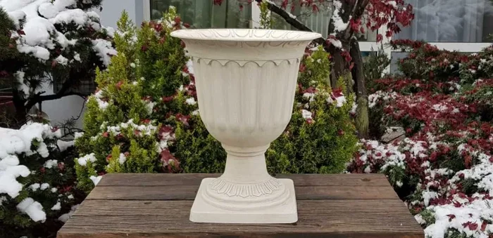 BONTURI CASA HOME DECORATION Urna Poly Classic 35 x H 42 Cm Cream