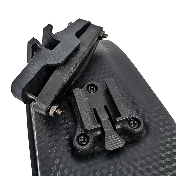 Borsa Portaoggetti Sottosella Bicicletta 18×8,5×5 cm Doppia Tasca Rigida Effetto Carbonio Moda - immagine 3