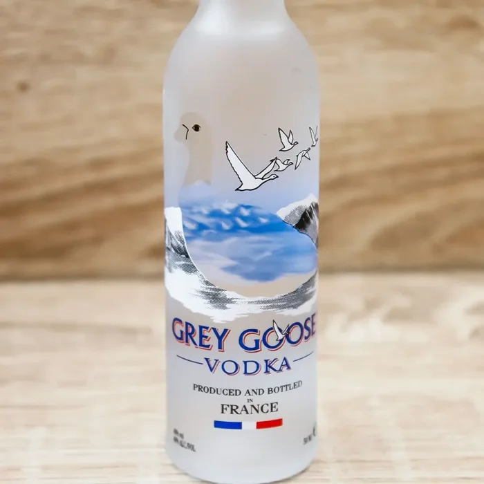 Bottiglia Mignon Vodka Grey Goose Moda - immagine 2