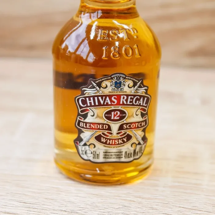 Bottiglia Mignon Whisky Chivas Regal - immagine 2