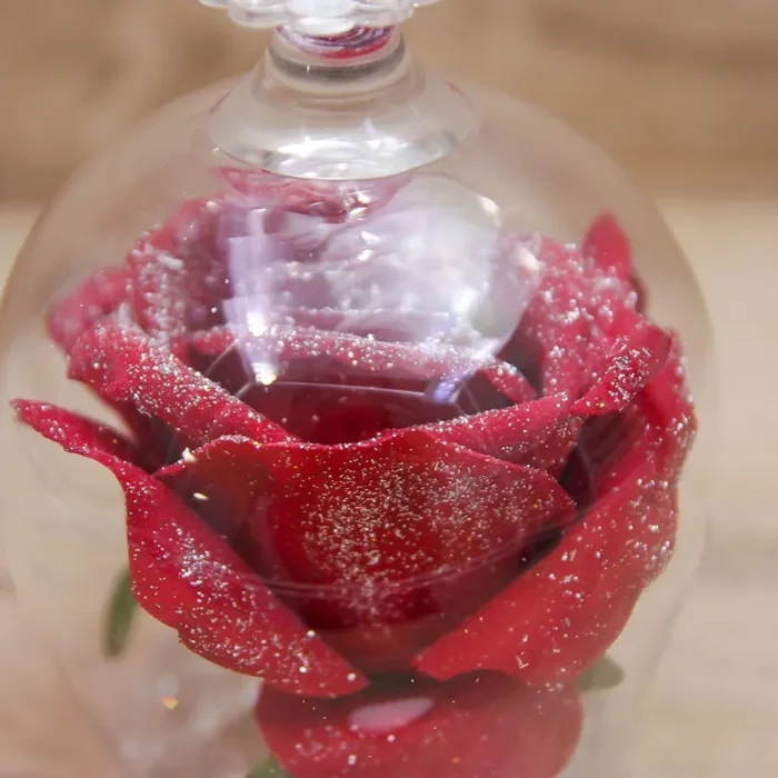 Campana con Rosa Rossa e Glitter Oro Via Margutta - immagine 2