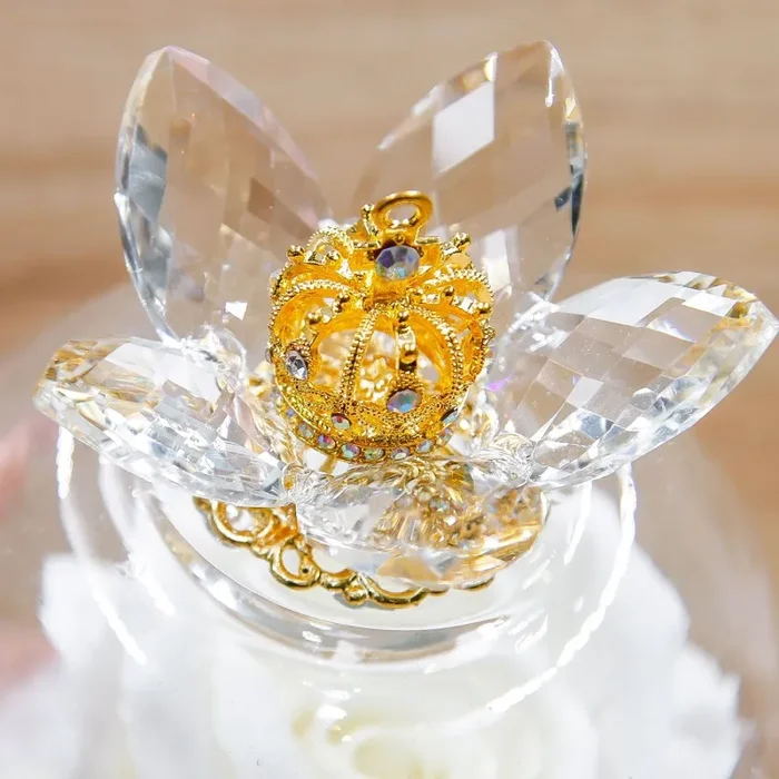 Campana Cristalli con Rosa Bianca e Corona Oro Via Margutta - immagine 2