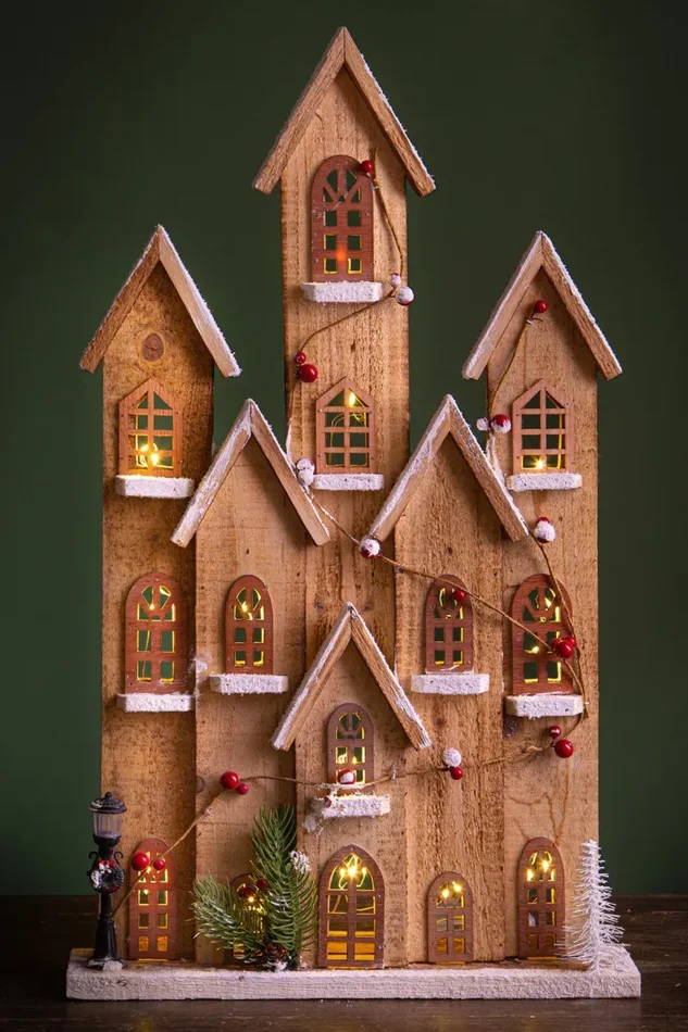 Casa Natalizia innevata con 40 Led H60 cm in Legno e Plastica