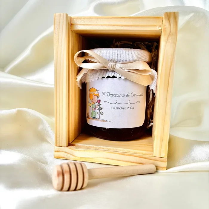 Cassettina in Legno Tema PICCOLO PRINCIPE per Battesimo Barattolino Miele Millefiori – Acacia – Castagno artigianale 250gr - immagine 3