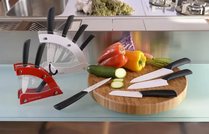 Ceppo con 2 Coltelli in Ceramica e Pelaverdure Alexander Vela Rosso - immagine 2