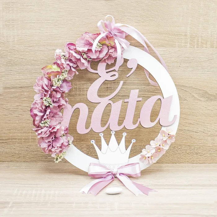 Coccarda “E’ Nata” Fiori in Porcellana di Capodimonte