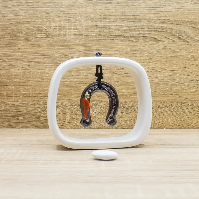 Cornice in ceramica con Ferro di Cavallo Macrì Fornitura