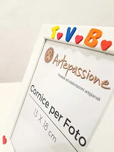 Cornici per foto in legno con la scritta TVB e decorata con cuoricini, da appoggiare o appendere, misura 13×18 cm Bianca. Ideale per regalo e ricordo. Moda - immagine 3