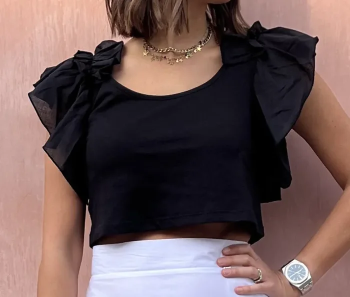 CROP TSHIRT CON ROUCHES In saldo