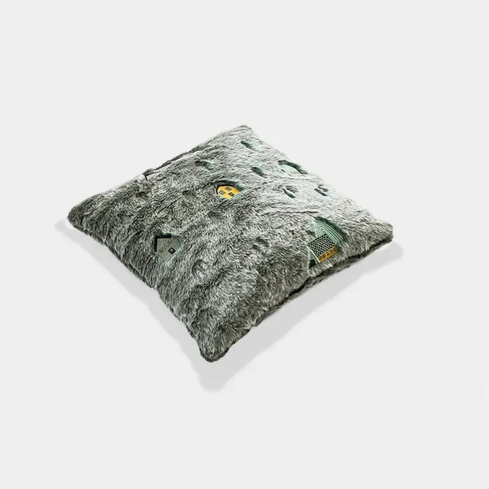 Cuscino eco-pelliccia ricamo Villabassa – Pronta Consegna - immagine 2