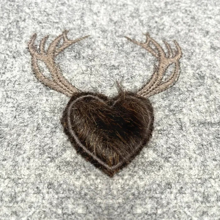 Cuscino lana melange cuori pelliccia – Pronta Consegna - immagine 3