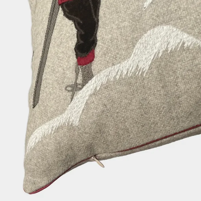 Cuscino lana melange ricamo Sciatrice Vintage – Pronta Consegna - immagine 3