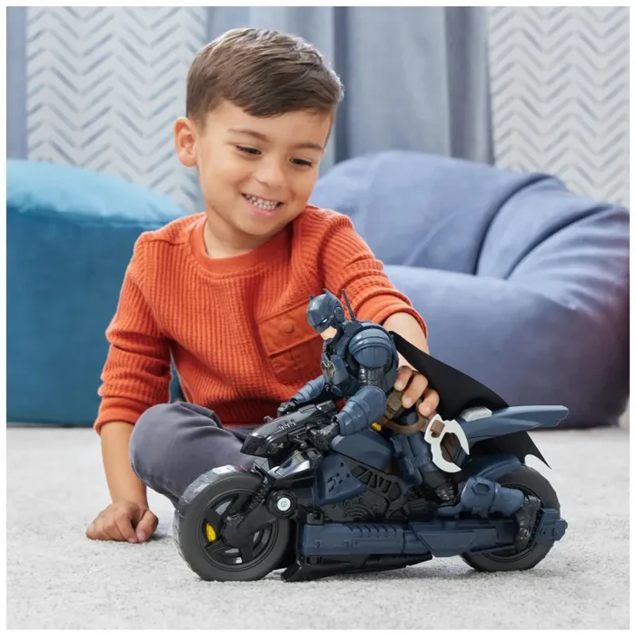 DC Comics, Veicolo Batman Adventures 2 in 1, Batcycle Trasformabile, Macchina Batman Compatibile con Tutte Le Action Figure Batman, Batmobile Trasformabile, Giochi per Bambini e Bambine, 4+ Anni - immagine 2