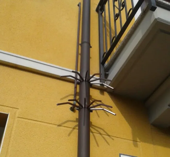 Dissuasore Antifurto con Barre in Acciaio per Pluviali Tubi Esterni Ø100 mm Marrone - immagine 2