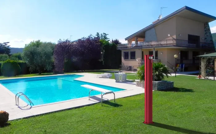 Doccia Solare da Esterno Giardino 20L Miscelatore e Doccetta Mobile Arkema Jolly Go Bianco Crema