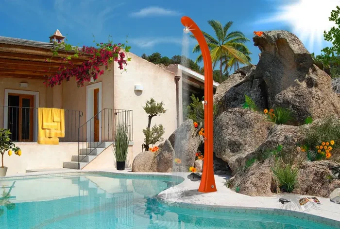 Doccia Solare da Esterno Giardino 20L Miscelatore e Lavapiedi Arkema Happy One Arancio