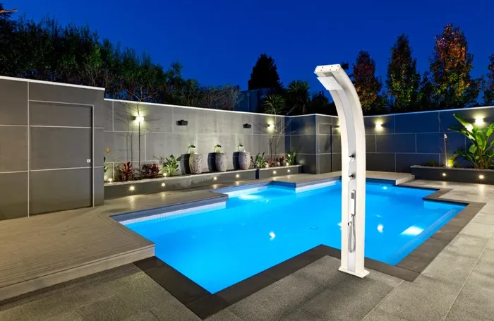 Doccia Solare da Esterno Giardino 40L Miscelatore e Doccetta Mobile Arkema Dada Fascia Inox Bianco - immagine 2