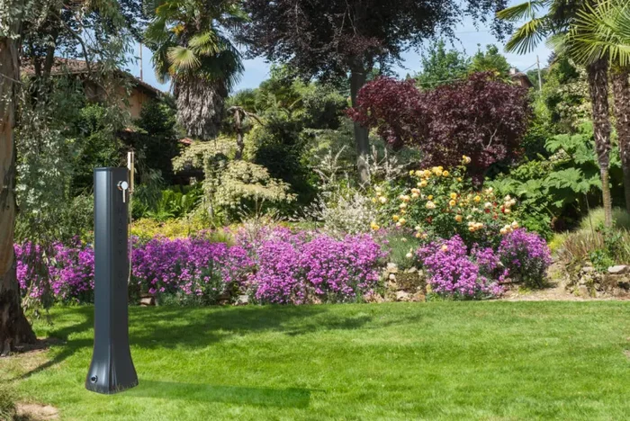 Doccia Solare da Giardino 23L Miscelatore e Doccetta Mobile Arkema Happy Go Ruby Online - immagine 2