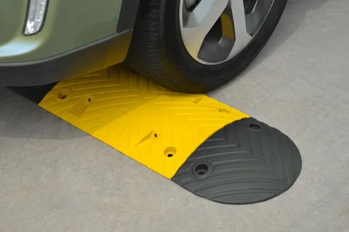 Dosso Rallentatore di Velocità 1,5m H7 in Gomma Vulcanizzata - immagine 2