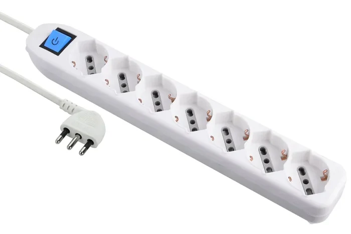 Electraline 62078 Multipresa 7 Posti polivalenti (Schuko + 10/16A) con Bianco