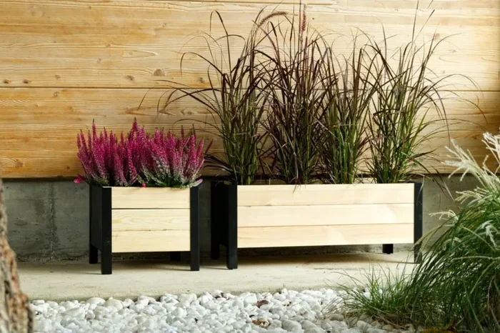 Fioriera da Giardino 58x36xH32 cm in Metallo e Legno di Pino Grezzo - immagine 2