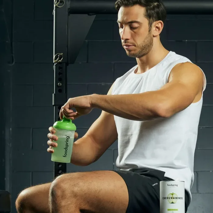 foodspring Pre Workout Amino, Gusto mela verde, Carica energetica senza aromi artificiali, Aminoacidi BCAA vegetali, 400g - immagine 2