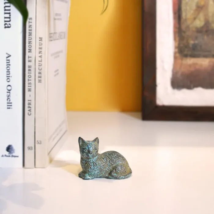 Gatto Accovacciato Statuetta in Bronzo Mignon