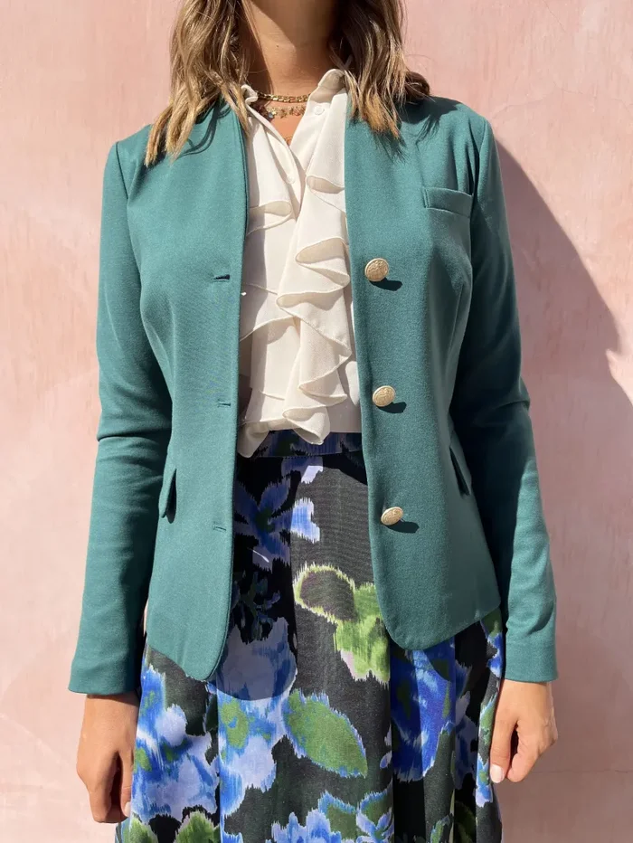 GIACCA CON BOTTONI DORATI - immagine 2