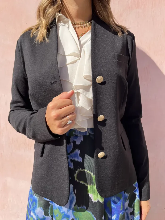 GIACCA CON BOTTONI DORATI - immagine 3