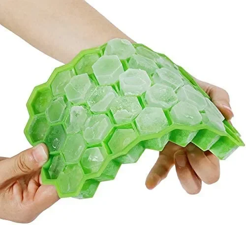 GOLDGE Stampo Ghiaccio con Coperchio, 37 Cubetti Vaschette Ghiaccio in Silicone da 2,1 cm, BPA-Free, Rilascio Facile Stampi per Ghiaccio, per Acqua, Cocktails, Drink, Whiskey e Succo